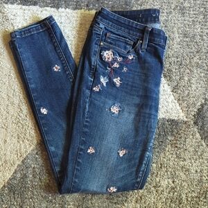White House Black Market Girlfriend Low-waisted Jeans Embroidered Floral Size 2